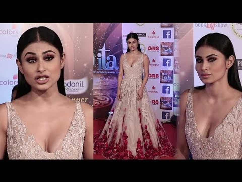 Mouni Roy पोह्ची 17th Indian Television Academy Awards पर | ITA Awards 2017