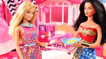 La Mujer Maravilla Visita a Barbie en su Casa Super Desordenada  Episodios Barbie Superheroe