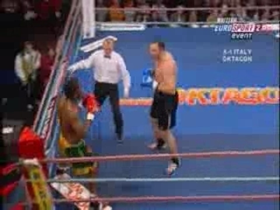Alexander Ustinov　VS　FREDDY KEMAYO