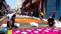 Alfombras de aserrín dan colorido a varias ciudades de Honduras