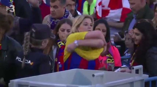 Polémique en Espagne : les supporters du Barça forcés de jeter leurs t-shirts jaunes à l'entrée du stade