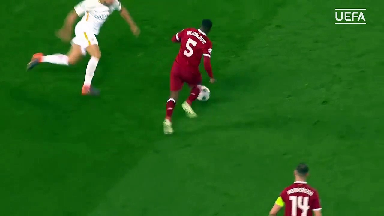 Great passing and skill by Gwijnaldum at liverpool