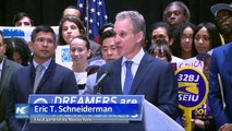 Nueva York presenta demanda para proteger a beneficiarios de DACA