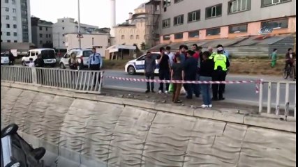 Sultanbeyli’de Otomobil Dereye Uçtu