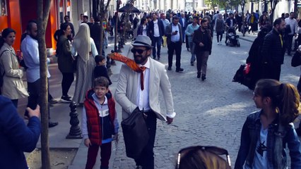 sokakta pandonim yapan adam