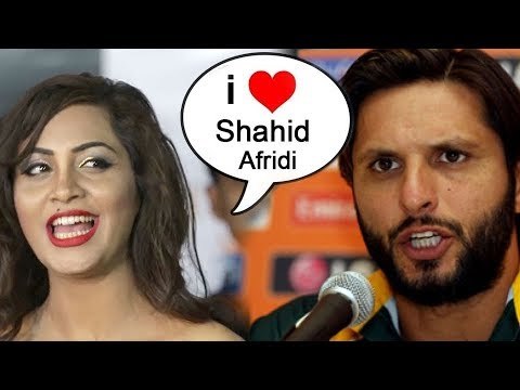 Arshi Khan ने खुलेआम Pakistani Cricketer Shahid Afridi से किया प्यार इकरार | Bigg Boss 11 पार्टी