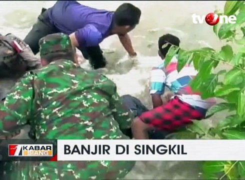 Nyaris Tewas, Pengendara Motor Terobos Arus Banjir