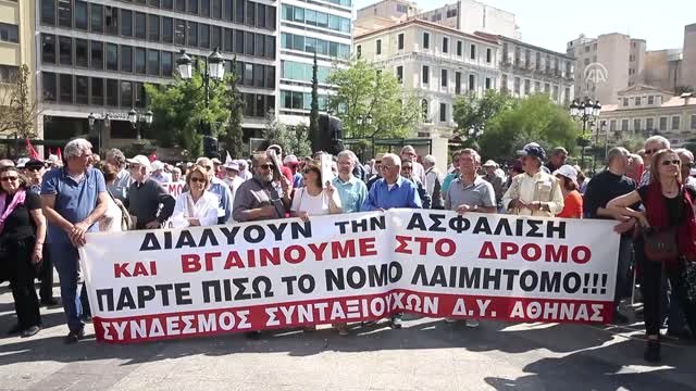 Yunanistan'da Emekliler Kemer Sıkma Politikasına Karşı Yürüdü
