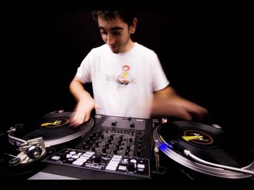 DJmag Denon DN-HC1000s Serato controller overview