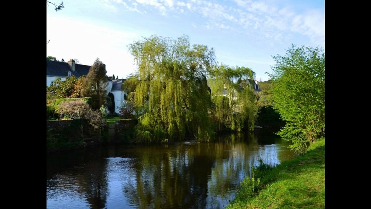 Quimperlé . cette vidéo a été prise de la montagne  Sainte Catherine 
