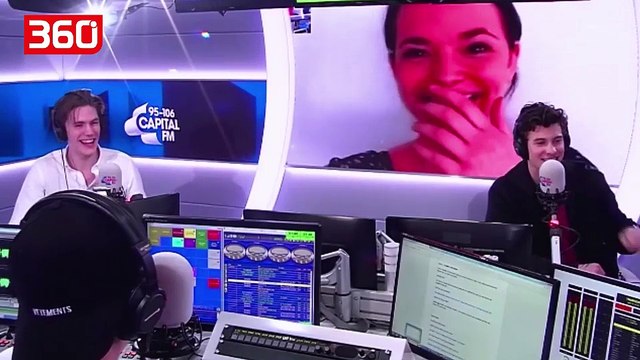 Fton këngëtarin e njohur për ti propozuar të dashurës për martesë, reagimi i vajzës i la të gjithë pa fjalë (360video)