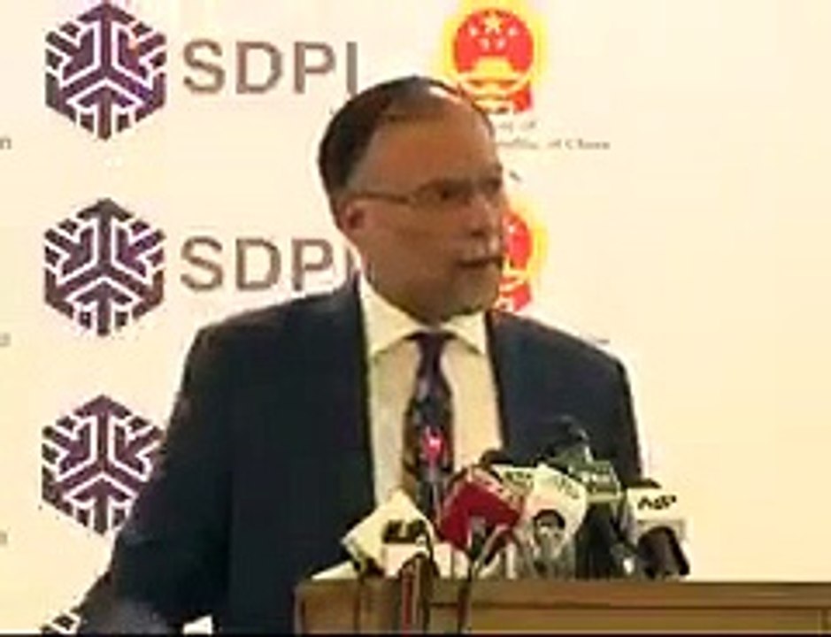 Ahsan Iqbal vs CJP Nisar.... the former challenges the latter to please Nawaz Sharif