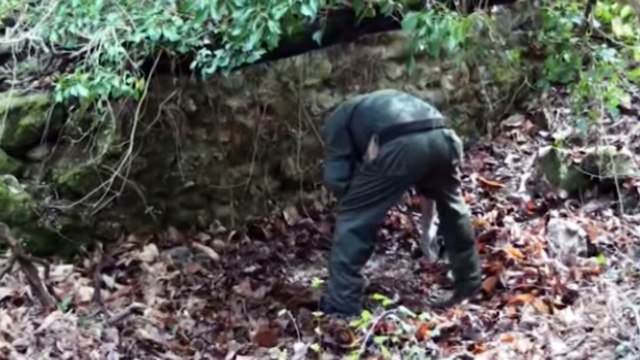 Francia analiza dos cajas halladas en Bayona con armas de ETA