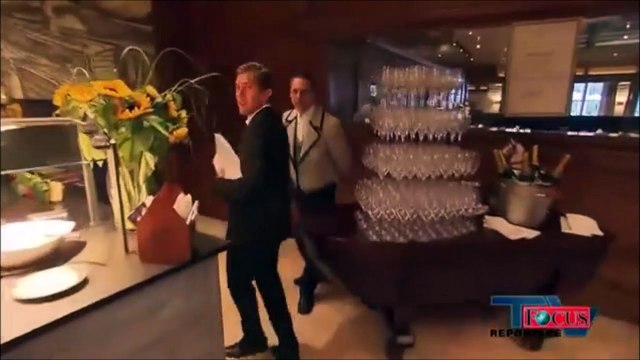 Ce serveur fait une énorme boulette et casse 200 verres d'un coup