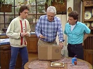 Charles İn Charge S04E15 Charles Splits (2)