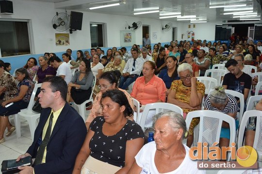 Igreja lança campanha em Cajazeiras e pastor afirma ter curado pessoas durante culto