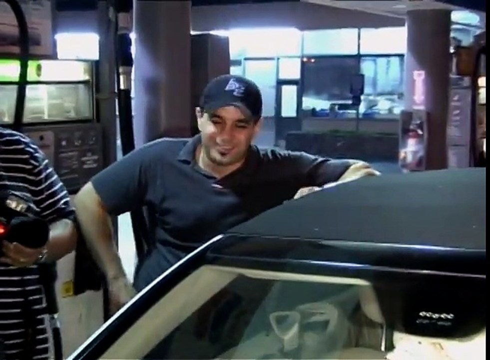 Britney Spears Washes The Paparazzi Away With Her Windshield Wipers! [2007]