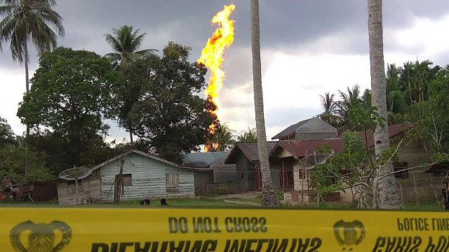15 muertos en incendio de pozo de petróleo ilegal en Indonesia