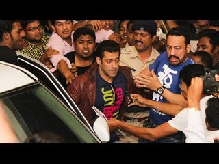 Salman Khan ASSAULTED By GIRLS @ Bandra Night Club
