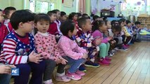 Niños chinos en pijama celebran Día Mundial del Sueño