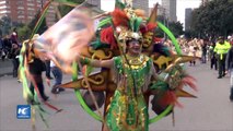 Desfile multicolor inaugura XV Festival Iberoamericano de Teatro de Bogotá