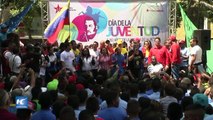 Jóvenes toman la calle en apoyo a Nicolás Maduro