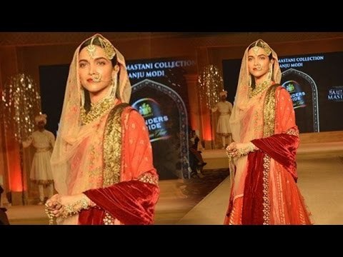 Deepika Padukone Walks The Ramp In DEEWANI MASTANI LOOK | Bajirao Mastani