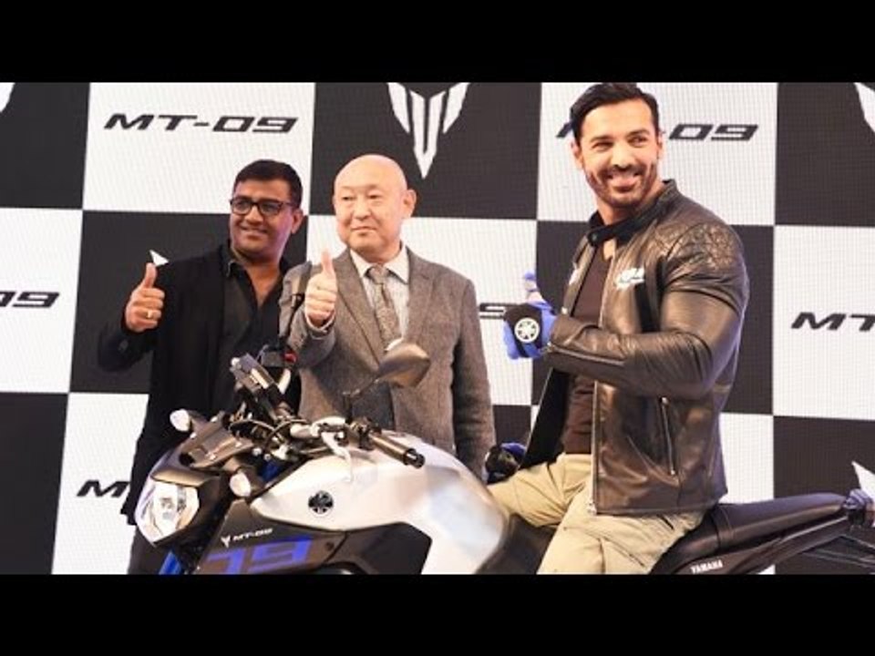 John Abraham Launches Yamaha MT-09 @ Auto Expo 2016