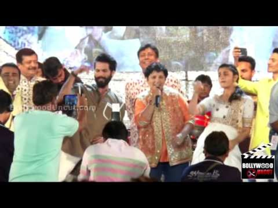 Shahid Kapoor & Alia Bhatt's Plays GARBA With F...