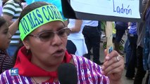 Guatemaltecos exigen renuncia de presidente