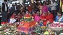Mujeres nepalíes celebran festival del Sol, Dios de la fuerza y la vida