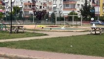 Antalya'da denize gidemeyen çocuklar süs havuzunda serinledi