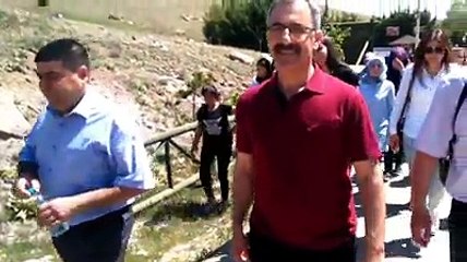 Télécharger la video: Dinar ve Bolvadin den gelen misafirleri Şuhut tan zafere Kocatepe Yolunda projesi 3 etabında Zaferyolunu yürüyüşü habib akalın farkıyla