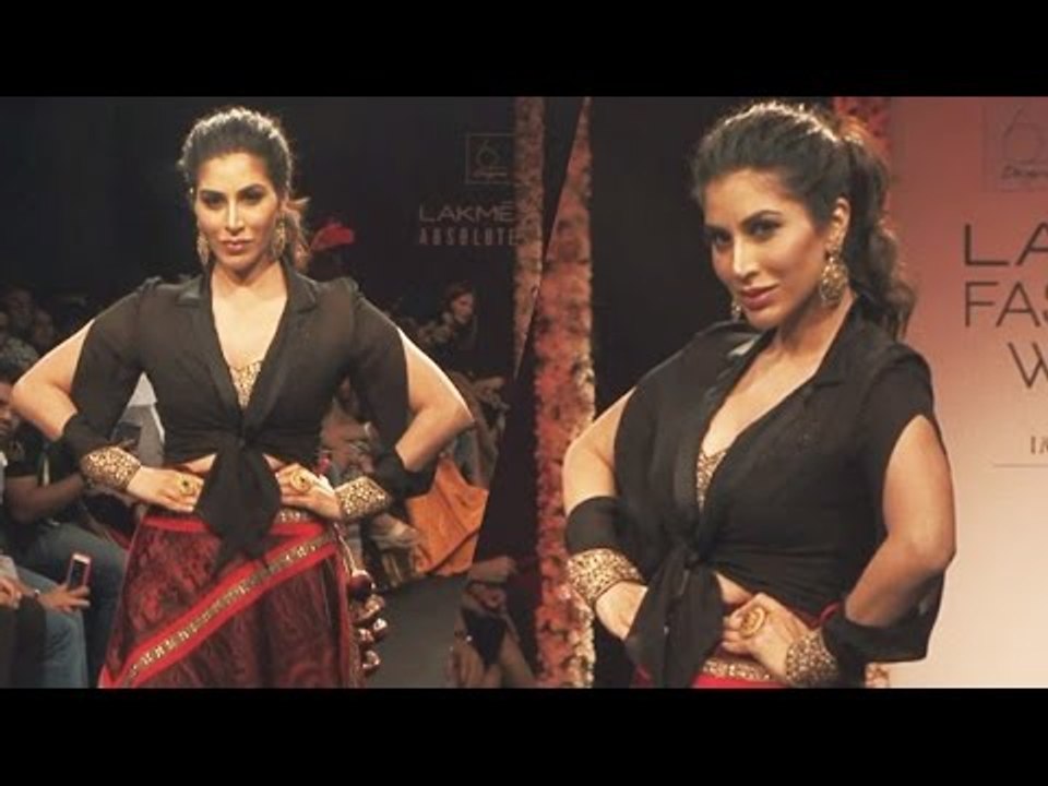 Hot Sophie Choudry Walks The Ramp At Lakme Fashion Week 2016