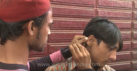 Cleaning ears with pins - It happens only in India