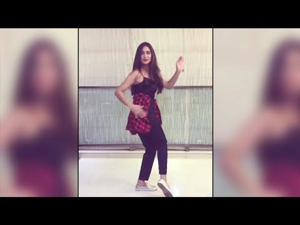 Krystle D'Souza HOT Beat Pe Booty Dance | A Flying Jatt