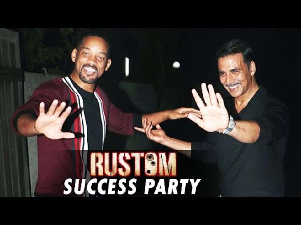 Akshay Kumar POSES With Will Smith At Rustom Success Party