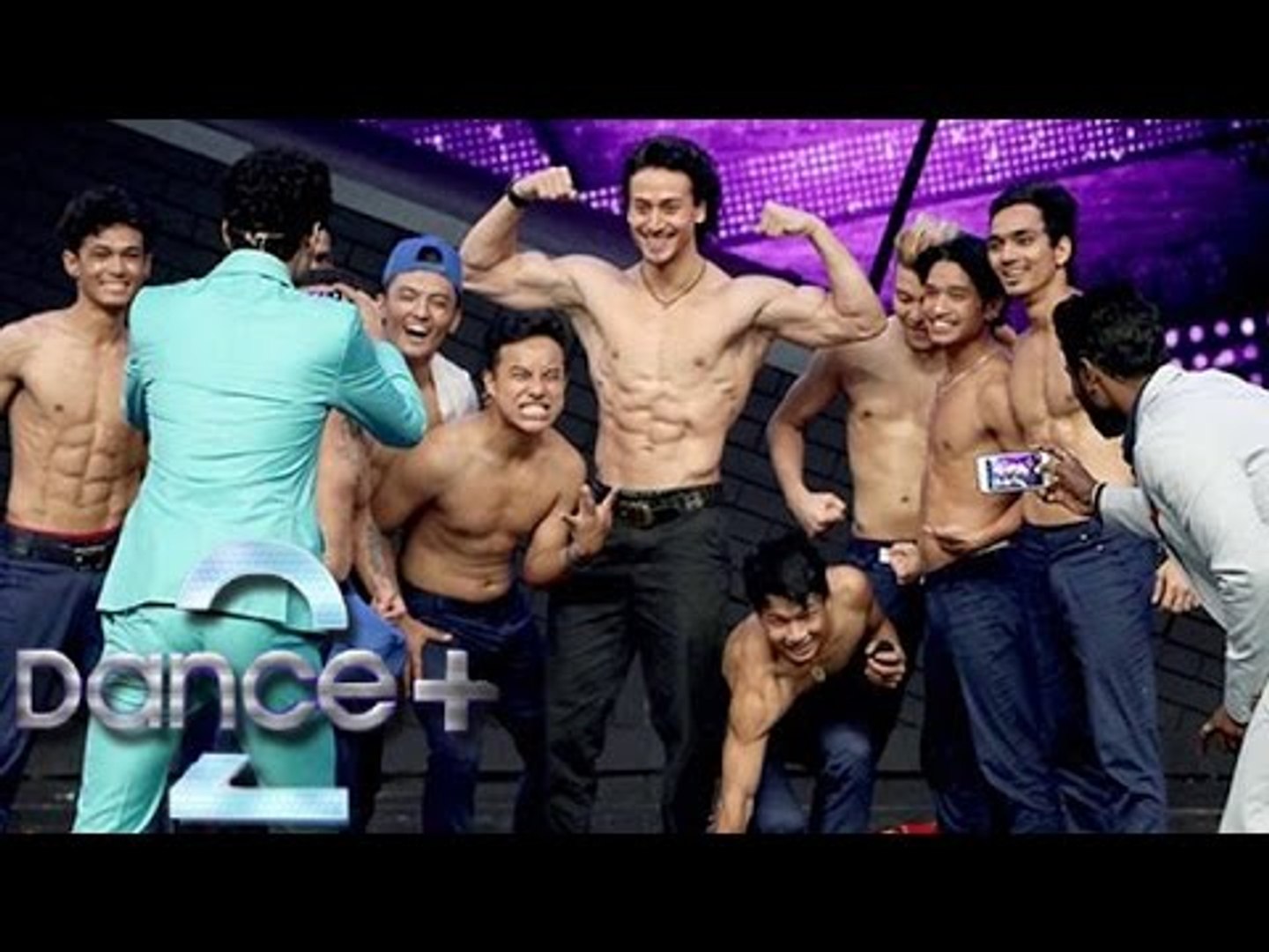Tiger Shroff Shows His 6 PACK ABS On Dance Plus