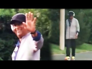 Superstar Rajnikanth Walking On US Street Like A Common Man (Video)