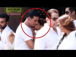 Akshay Kumar HUGS Shilpa Shetty Express Grief At Her Father's Funeral