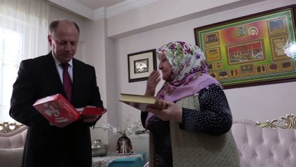 Hasta yatağında okuma yazma öğrenip 'kitap kurdu' oldu - MANİSA