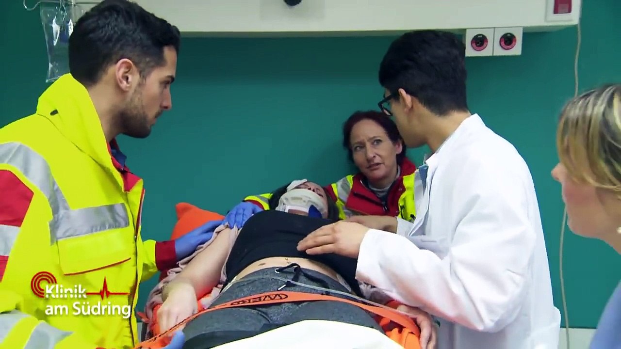 'Wo ist mein Kind?': Panische Mutter gelähmt nach LKW-Unfall | Klinik am Südring | SAT.1 TV