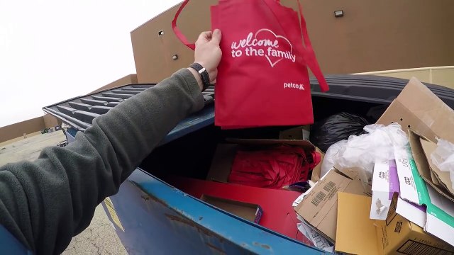 WHAT PEOPLE THROW AWAY Dumpster Diving - Trash Picking