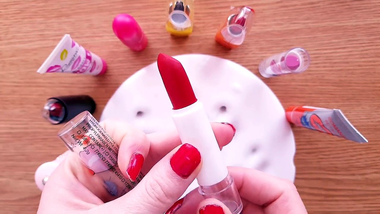 Lipstick Mixing Slime - Mixing Lipstick into Slime
