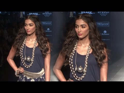 Pooja Hegde Walks The Ramp At Lakme Fashion Week 2016