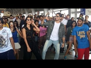 (Video) Katrina Kaif - Sidharth Malhotra FLASH MOB At Jaipur Railway Station