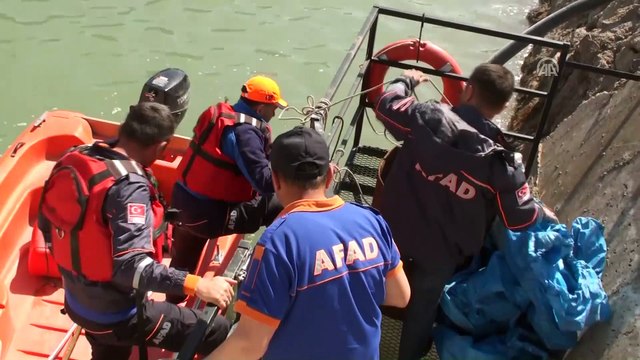 Kelkit Çayı'nda kaybolan sürücüyü arama çalışmaları sürüyor - TOKAT