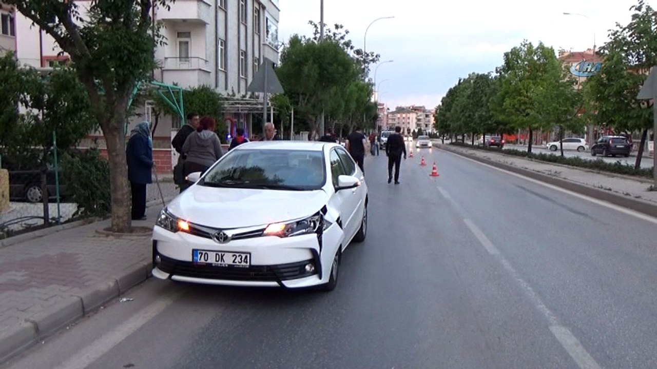 Otomobilin çarptığı kız çocuğu yaralandı...Hastaneye kaldırılan kız çocuğunun olay yerinde ayakkabısı kaldı