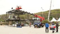 Press finishing up final touches for live coverage of inter-Korean summit