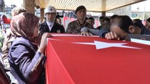 Şehit özel harekat polisi Erzurum’da son yolculuğuna uğurlandı